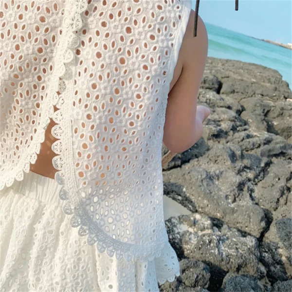 Ensemble été 2025 pour filles – Tenue en dentelle ajourée pour bébé, t-shirt sans manches + short – Vêtements décontractés pour enfants – Image 5