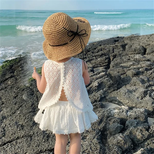 Ensemble été 2025 pour filles – Tenue en dentelle ajourée pour bébé, t-shirt sans manches + short – Vêtements décontractés pour enfants – Image 8